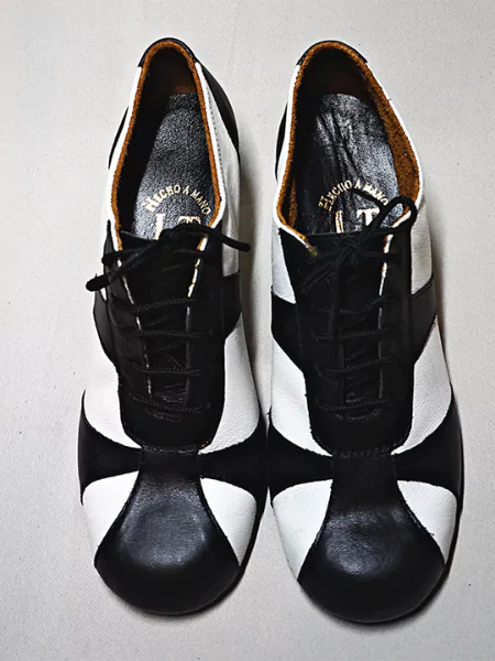zapatos-tango-mujer-cerrados-blanco-negro